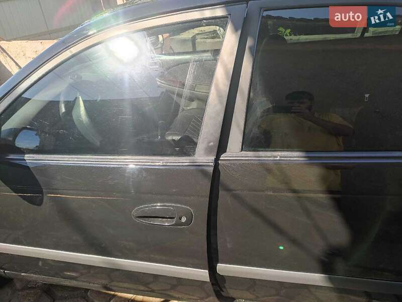 Седан Toyota Avensis 2000 в Одесі