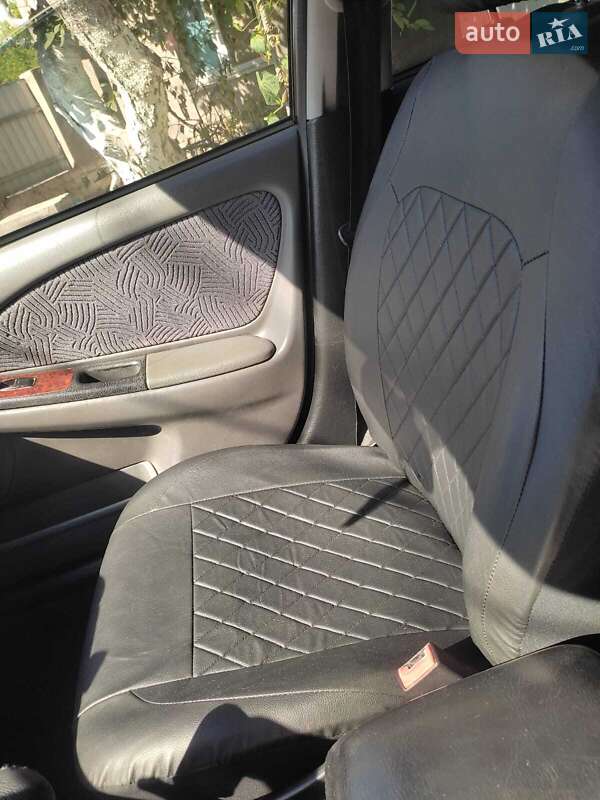 Седан Toyota Avensis 2000 в Одесі