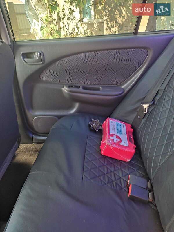 Седан Toyota Avensis 2000 в Одесі
