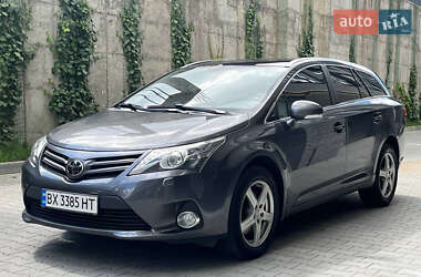 Универсал Toyota Avensis 2014 в Хмельницком