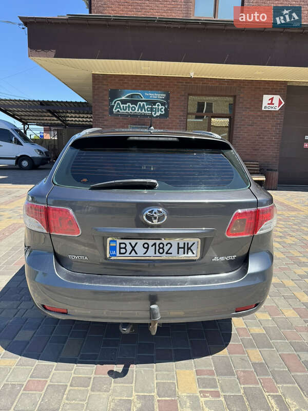 Универсал Toyota Avensis 2010 в Деражне