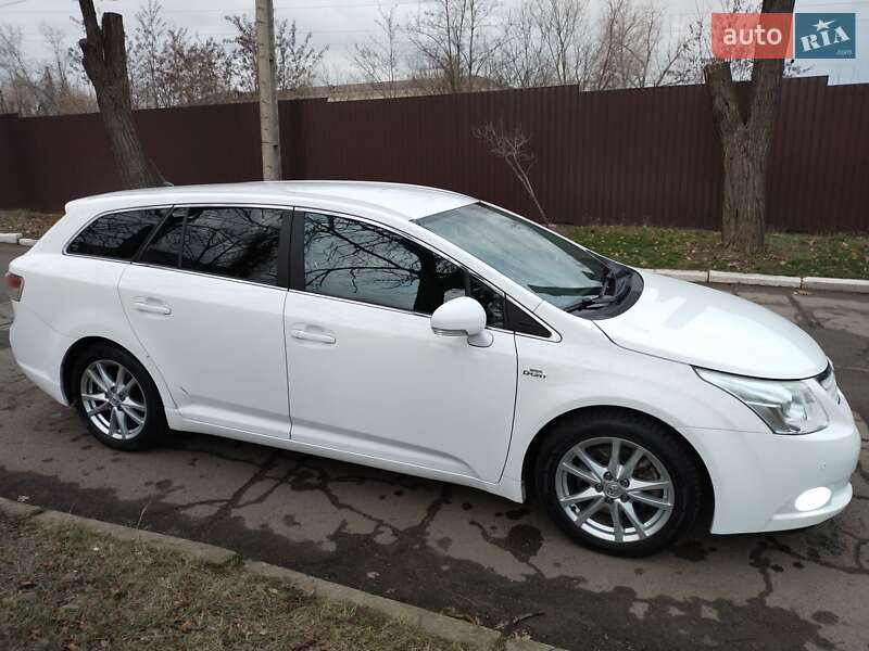 Універсал Toyota Avensis 2011 в Кривому Розі