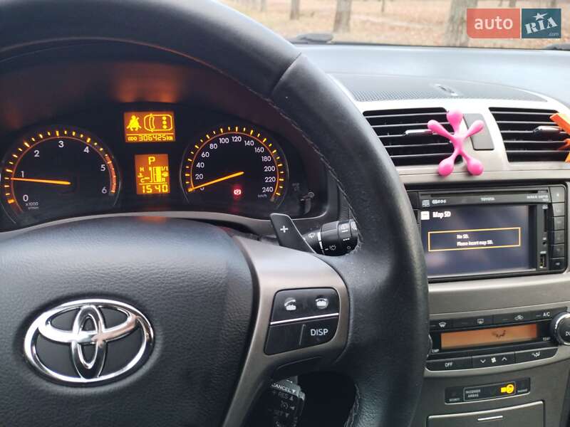 Універсал Toyota Avensis 2011 в Кривому Розі