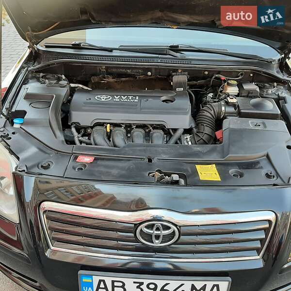 Ліфтбек Toyota Avensis 2005 в Вінниці