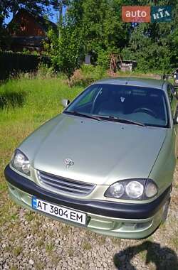 Лифтбек Toyota Avensis 1999 в Выгоде
