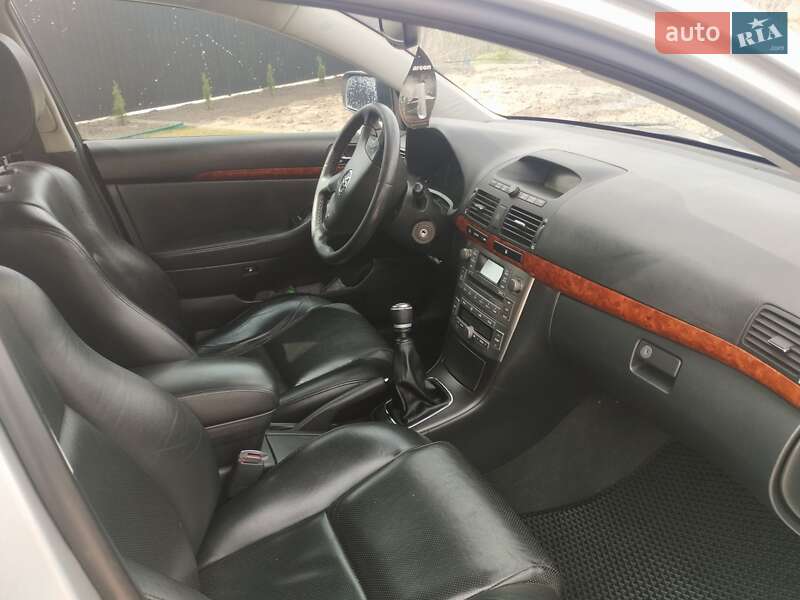 Универсал Toyota Avensis 2005 в Покровском