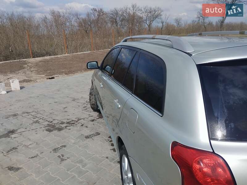 Универсал Toyota Avensis 2005 в Покровском
