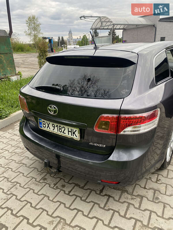 Универсал Toyota Avensis 2010 в Деражне