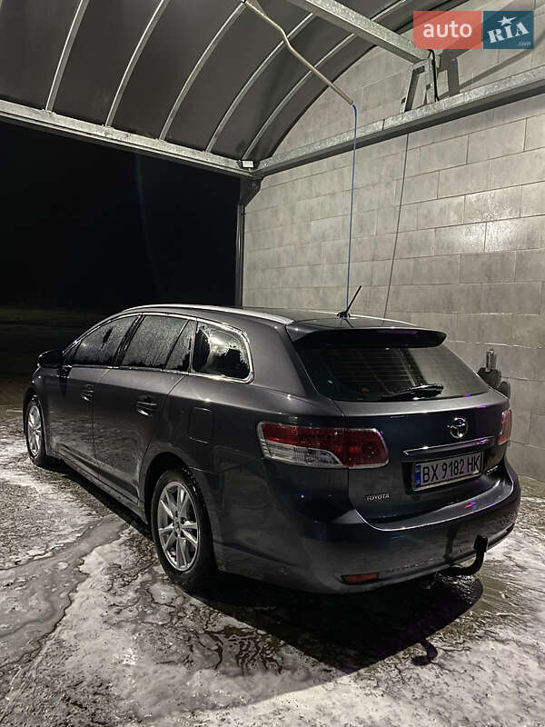 Универсал Toyota Avensis 2010 в Деражне