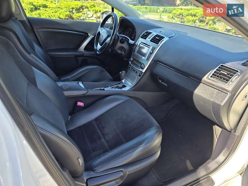 Седан Toyota Avensis 2012 в Одесі