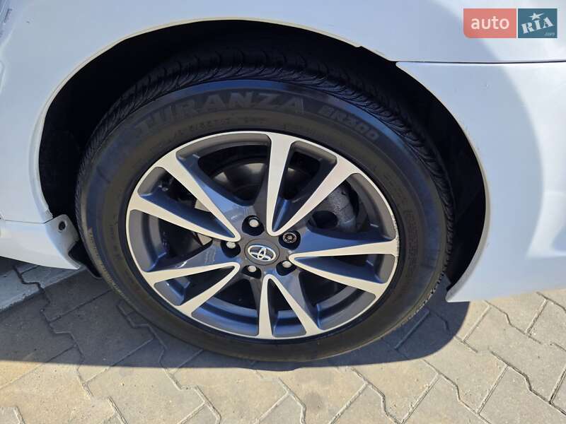 Седан Toyota Avensis 2012 в Одесі