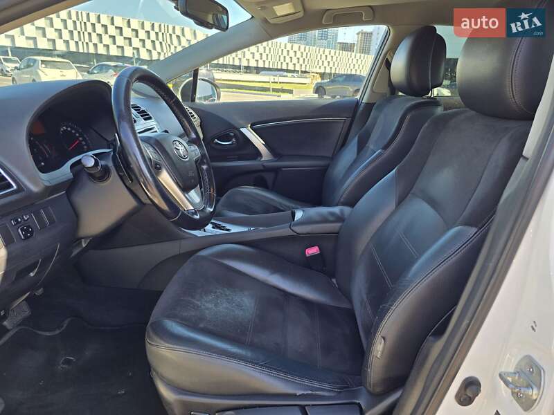 Седан Toyota Avensis 2012 в Одесі