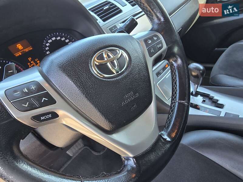 Седан Toyota Avensis 2012 в Одесі