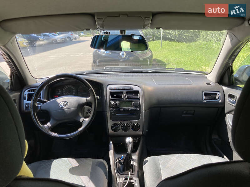 Универсал Toyota Avensis 2001 в Луцке