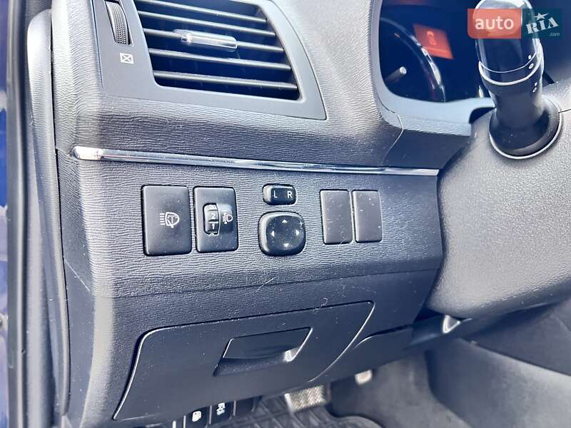 Универсал Toyota Avensis 2011 в Нововолынске