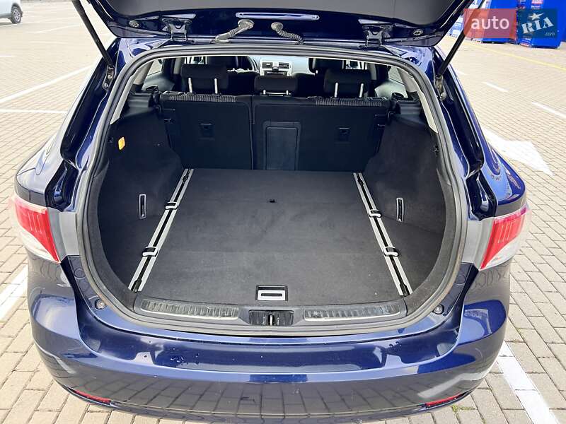 Универсал Toyota Avensis 2011 в Нововолынске