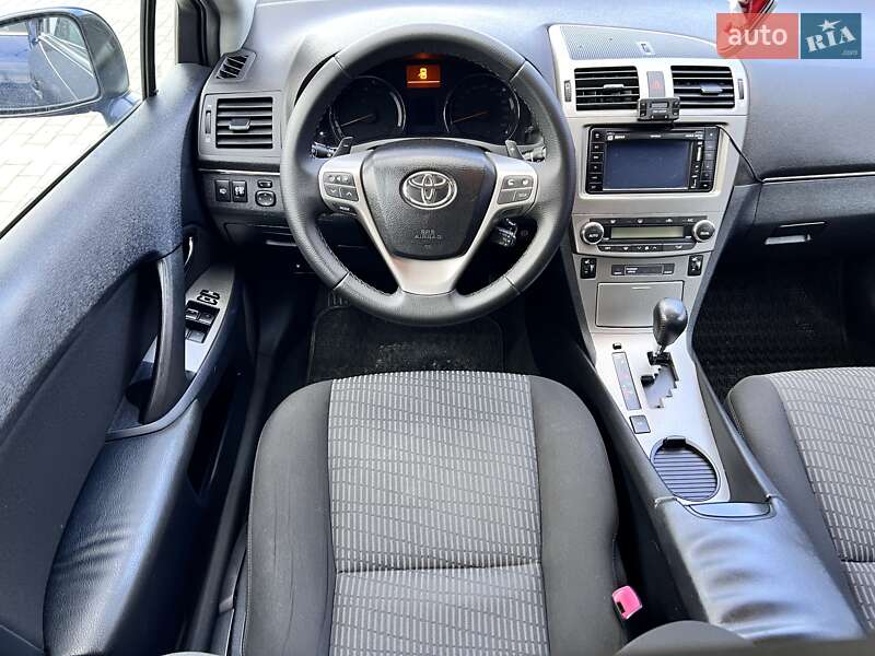 Универсал Toyota Avensis 2011 в Нововолынске