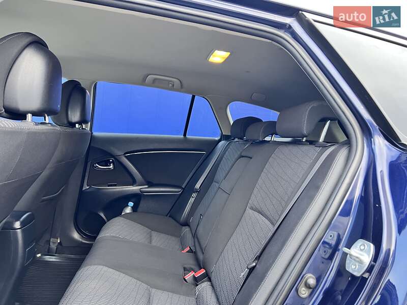Универсал Toyota Avensis 2011 в Нововолынске