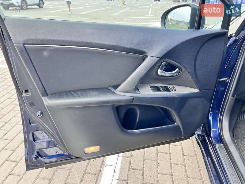 Универсал Toyota Avensis 2011 в Нововолынске