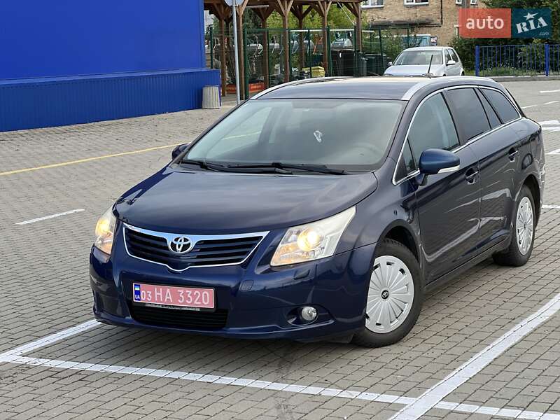 Универсал Toyota Avensis 2011 в Нововолынске
