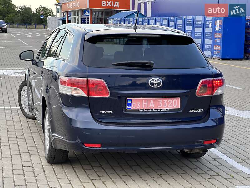 Универсал Toyota Avensis 2011 в Нововолынске