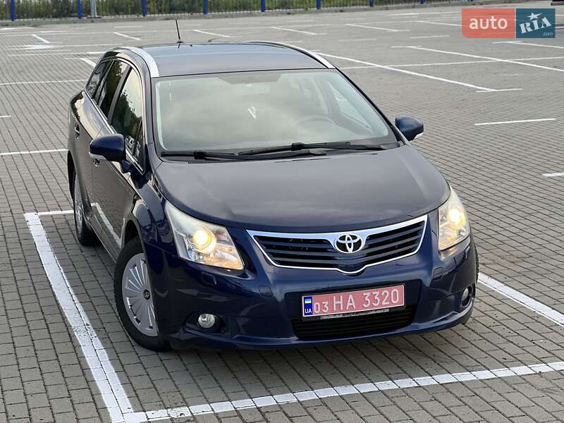 Универсал Toyota Avensis 2011 в Нововолынске