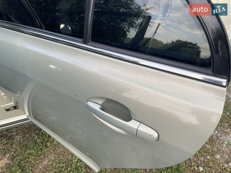 Ліфтбек Toyota Avensis 2006 в Києві