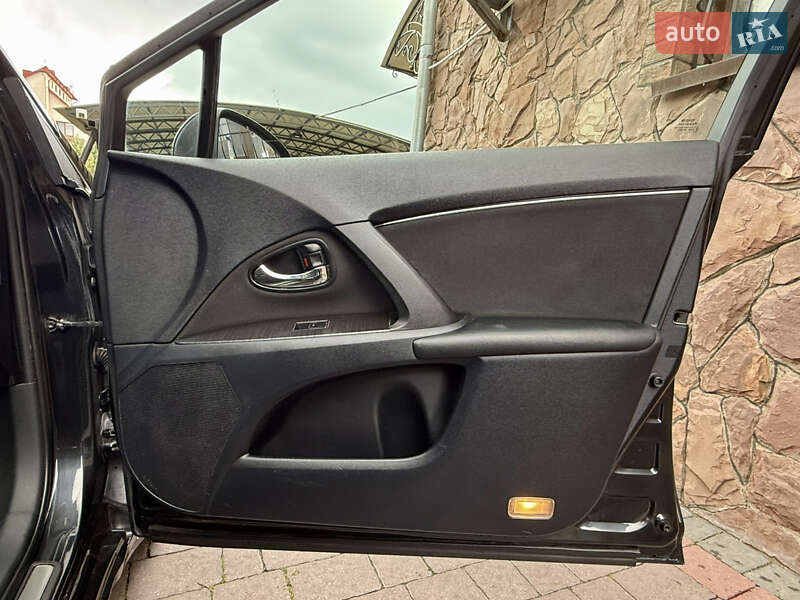 Универсал Toyota Avensis 2009 в Тернополе