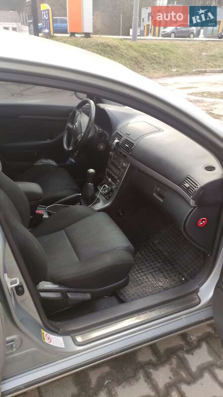 Седан Toyota Avensis 2007 в Краматорске