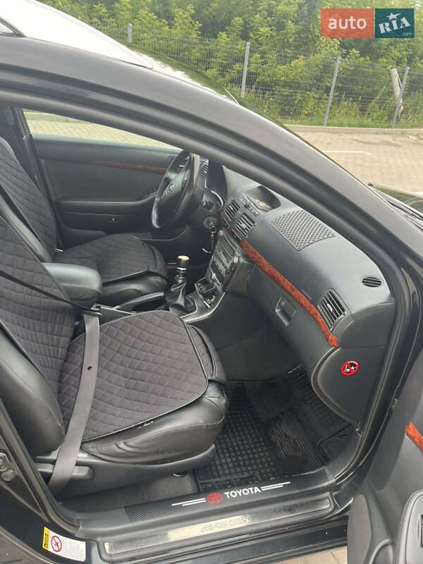 Универсал Toyota Avensis 2005 в Дубно