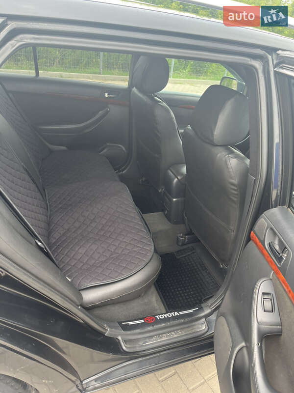Универсал Toyota Avensis 2005 в Дубно