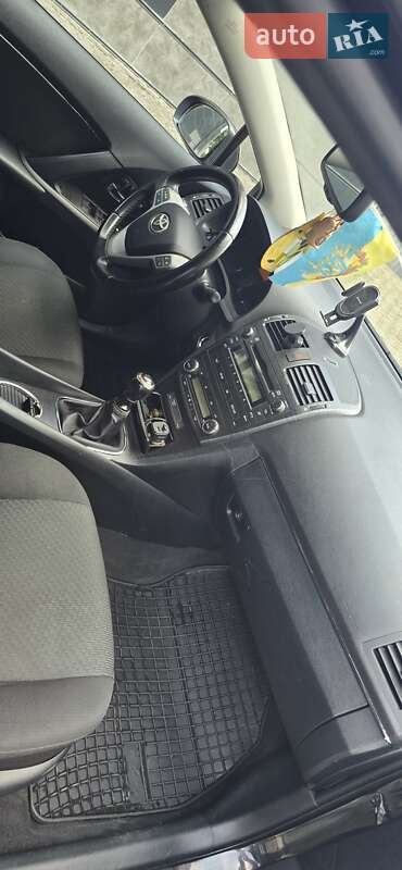 Седан Toyota Avensis 2009 в Ужгороде