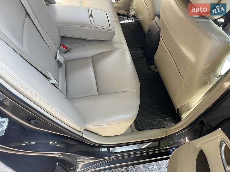 Универсал Toyota Avensis 2008 в Чернигове