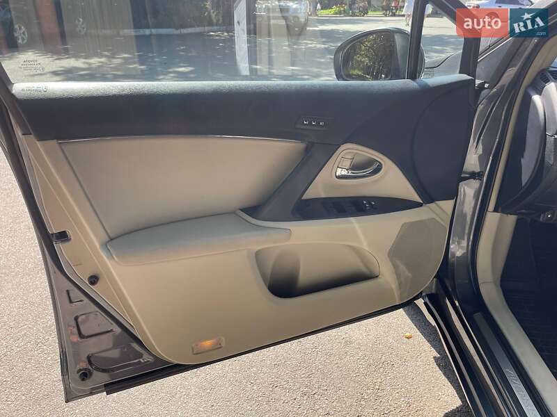 Универсал Toyota Avensis 2008 в Чернигове