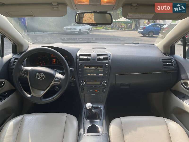 Универсал Toyota Avensis 2008 в Чернигове
