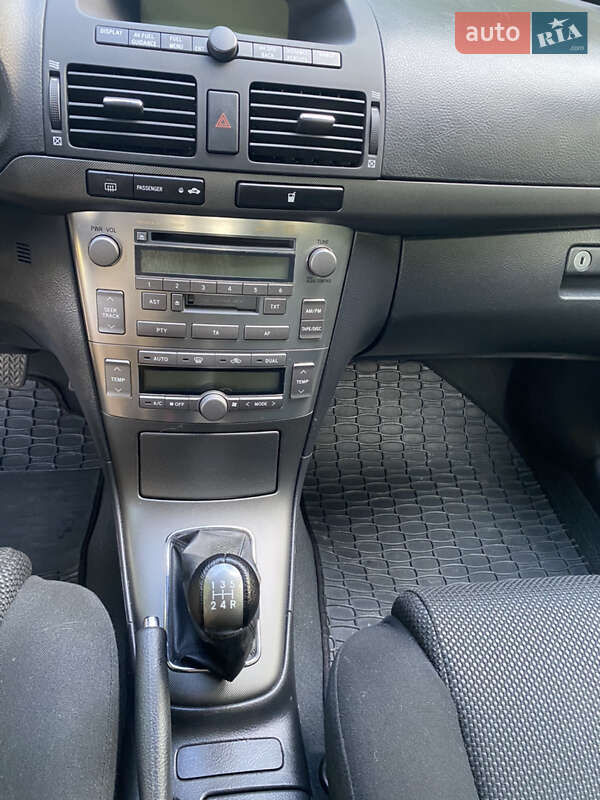 Універсал Toyota Avensis 2004 в Гайвороні