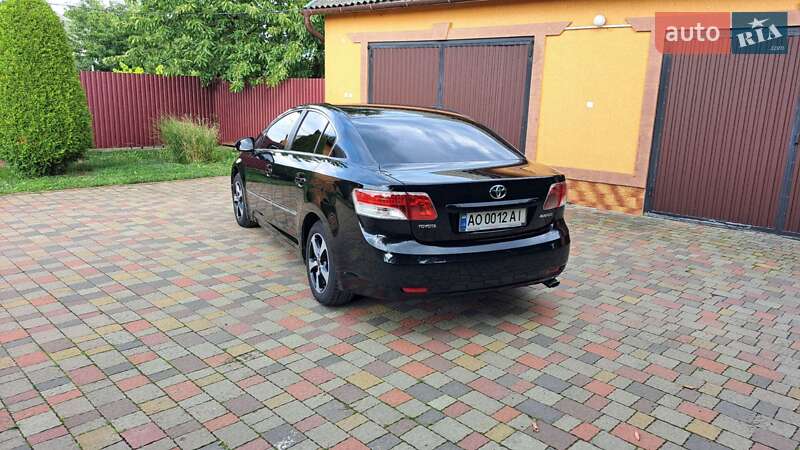 Седан Toyota Avensis 2009 в Мукачевому