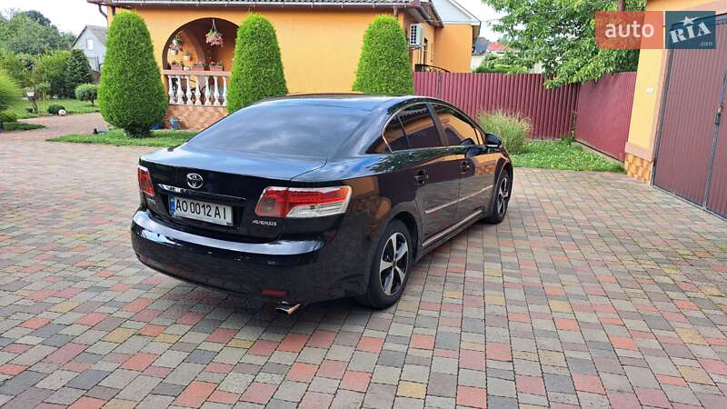 Седан Toyota Avensis 2009 в Мукачевому