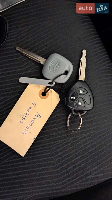 Седан Toyota Avensis 2009 в Мукачевому