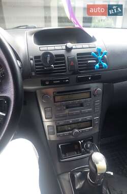 Седан Toyota Avensis 2003 в Львове