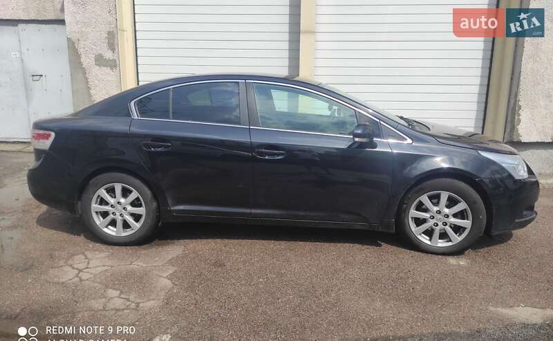 Седан Toyota Avensis 2011 в Киеве