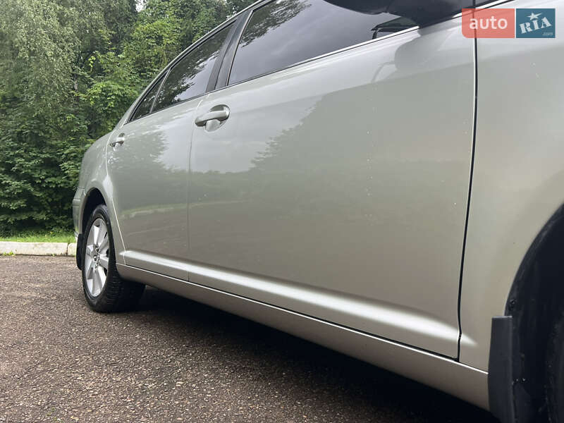 Седан Toyota Avensis 2008 в Трускавце