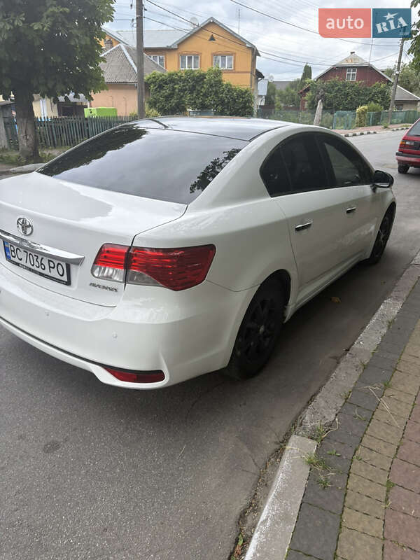 Седан Toyota Avensis 2012 в Стрию