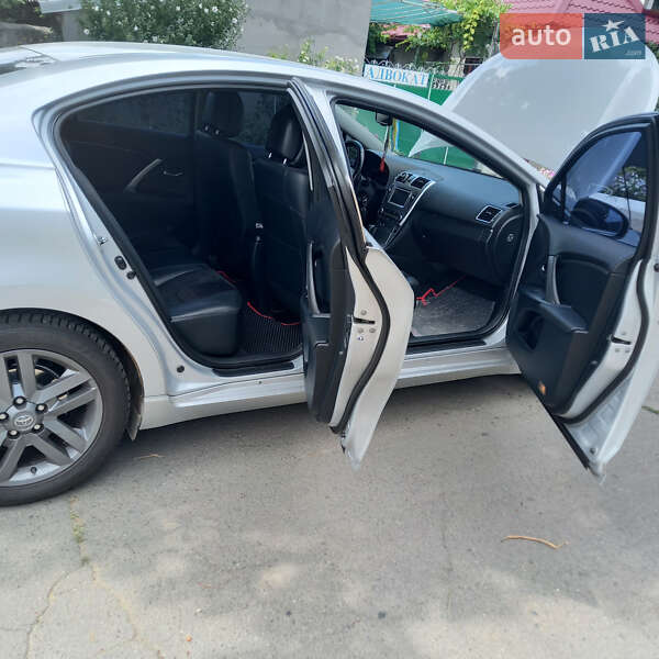 Седан Toyota Avensis 2012 в Одесі
