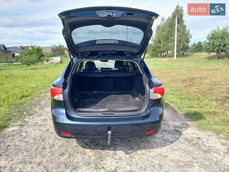 Універсал Toyota Avensis 2012 в Вараші