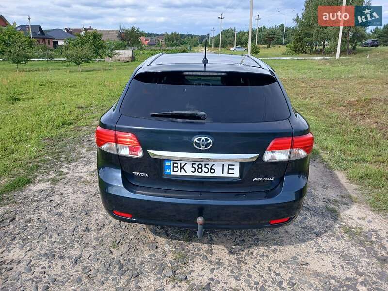 Універсал Toyota Avensis 2012 в Вараші