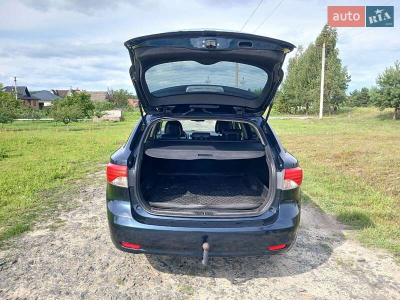 Універсал Toyota Avensis 2012 в Вараші