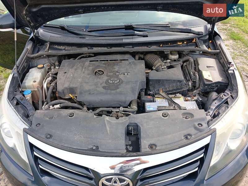 Універсал Toyota Avensis 2012 в Вараші