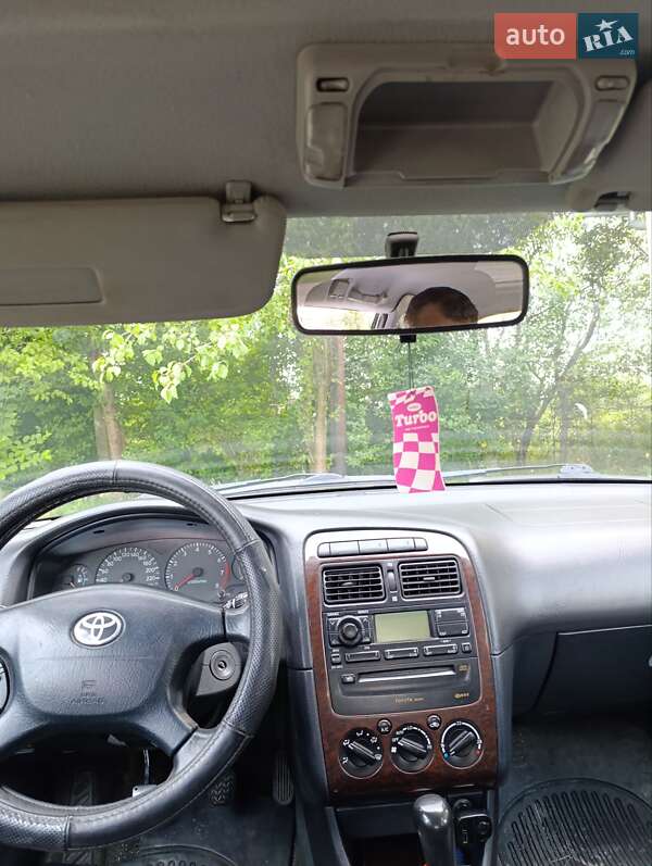 Toyota Avensis 2000