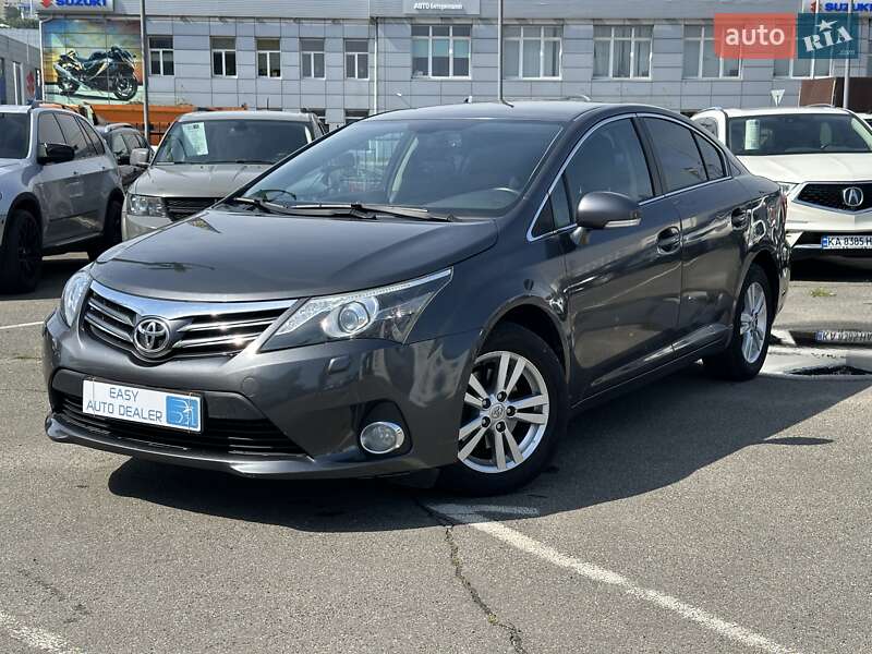Toyota Avensis 2013